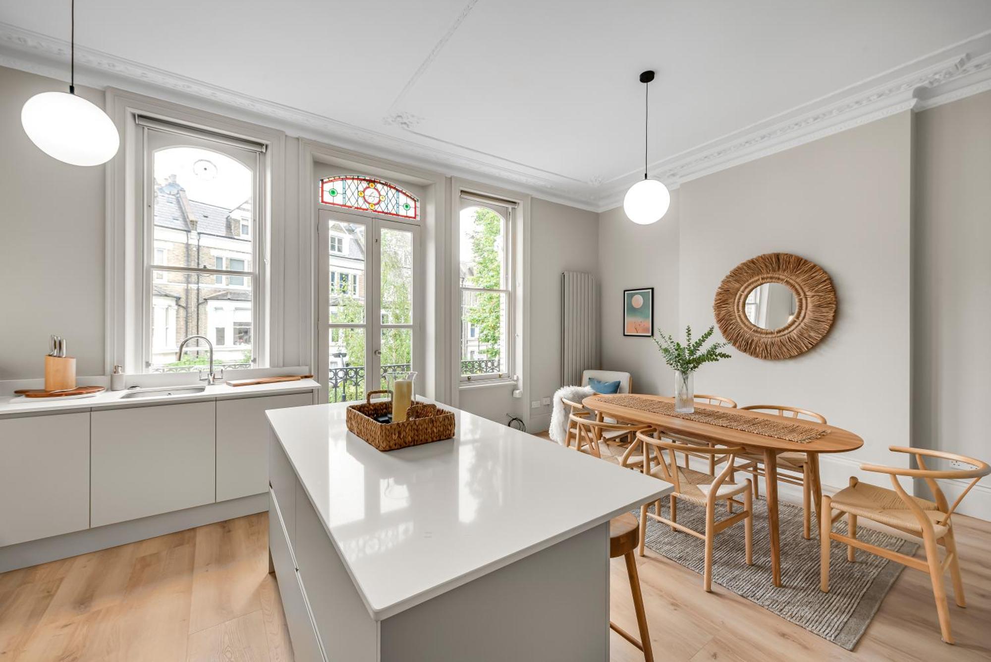Luxury 3 Bed Apartment With Balcony In Kensington Olympia London Exterior photo