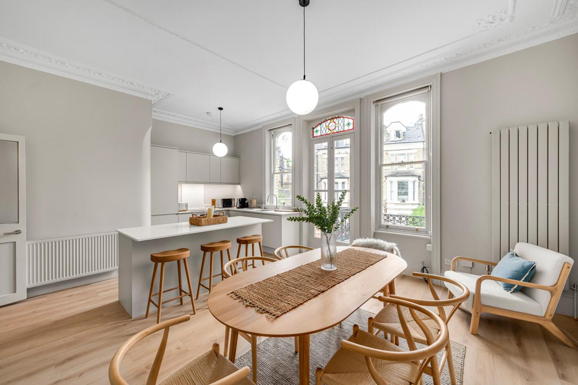 Luxury 3 Bed Apartment With Balcony In Kensington Olympia London Exterior photo
