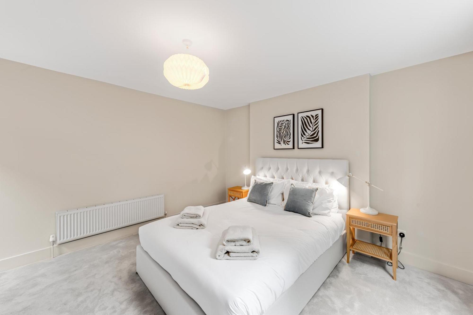 Luxury 3 Bed Apartment With Balcony In Kensington Olympia London Exterior photo