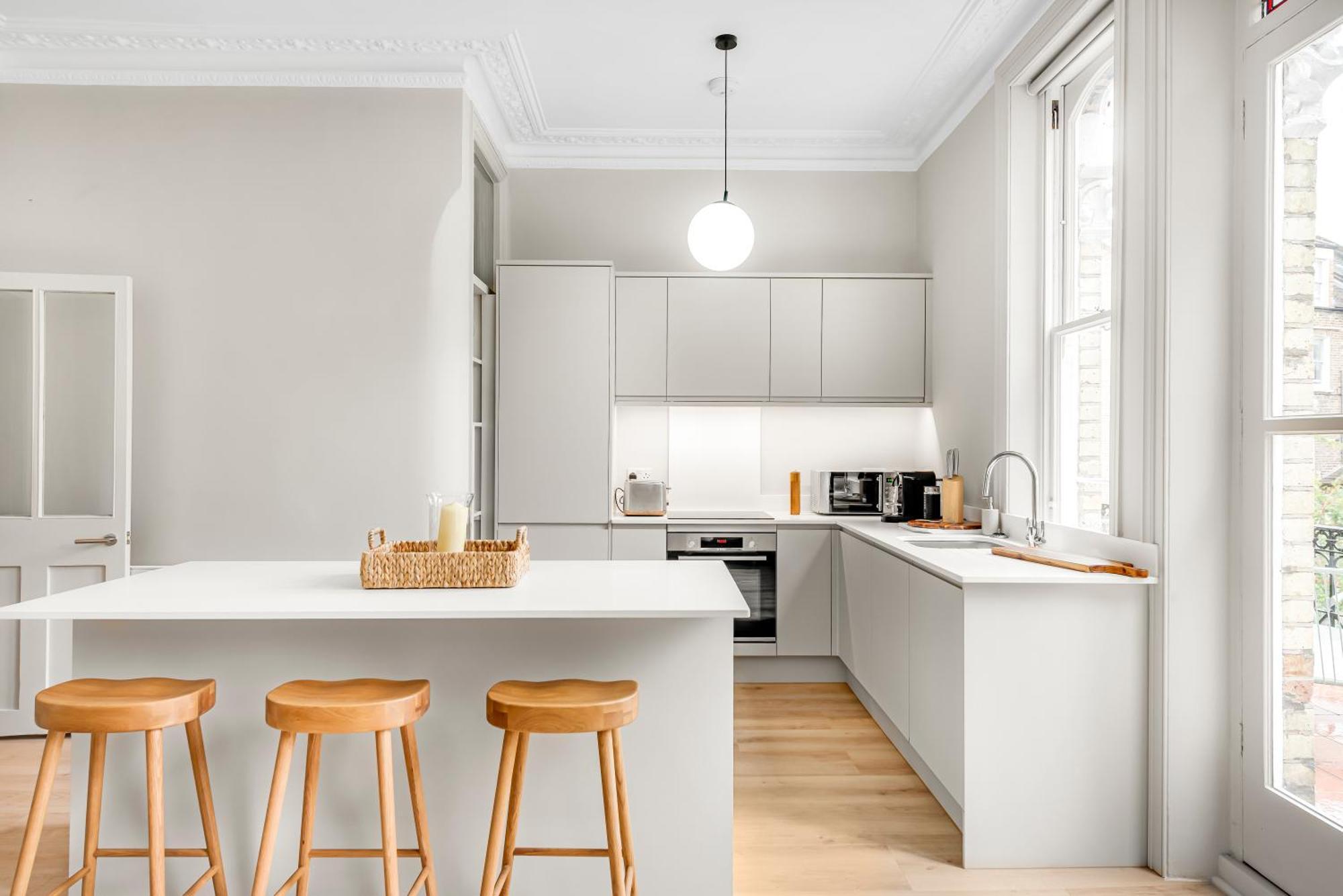 Luxury 3 Bed Apartment With Balcony In Kensington Olympia London Exterior photo